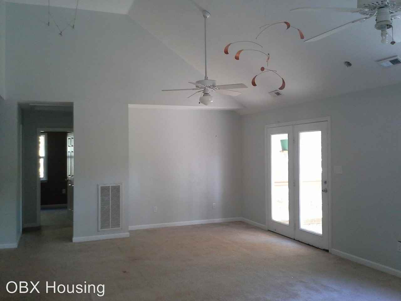 5025 Hornbeam Ln - Photo 3 of 11