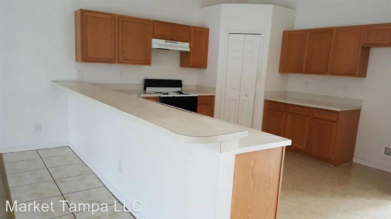 512 Hatchwood Dr - Photo 2 of 5