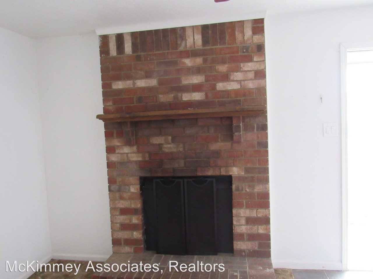 107 N Park St - Photo 3 of 11