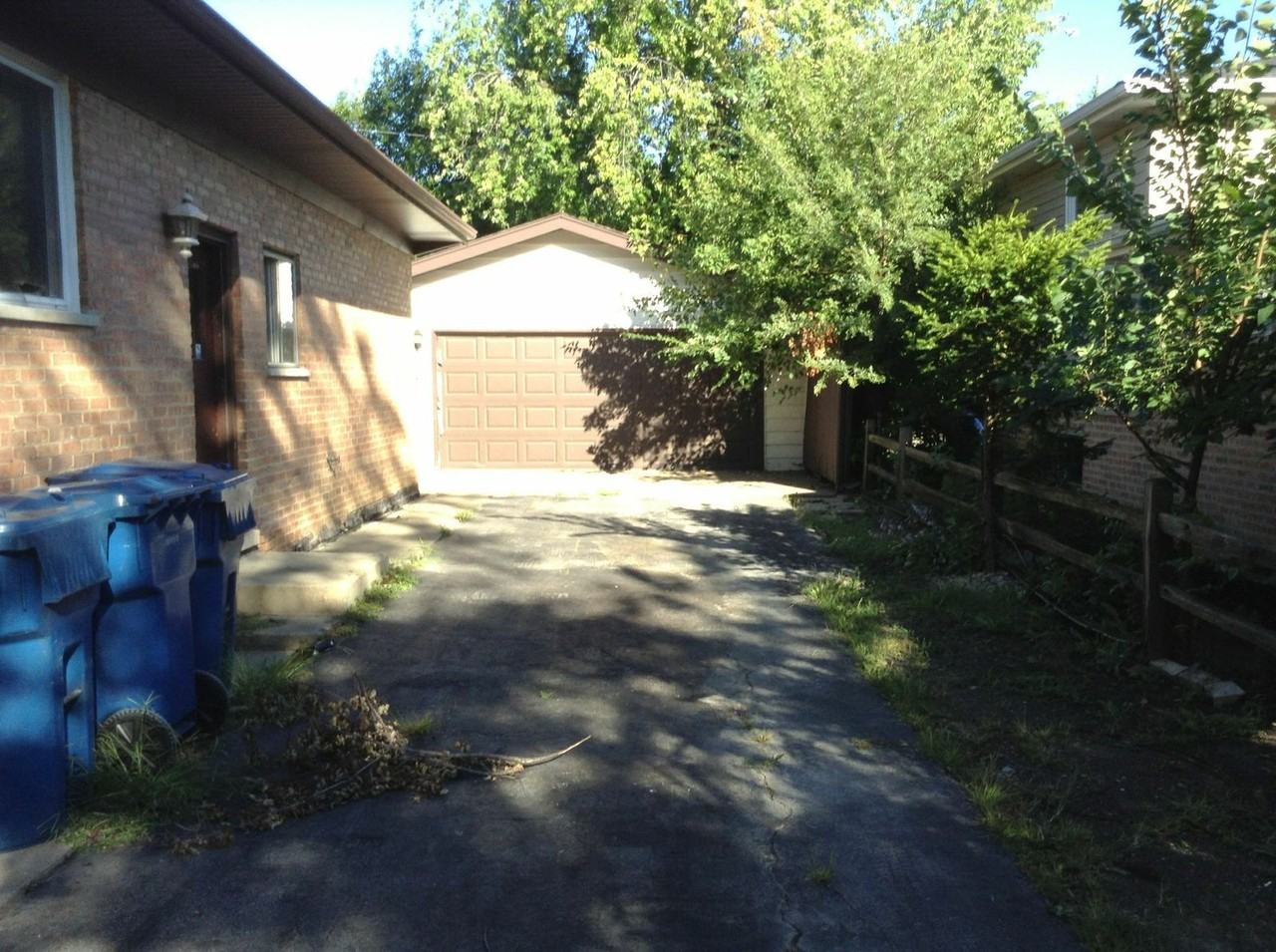 14535 Kedvale Ave - Photo 3 of 4