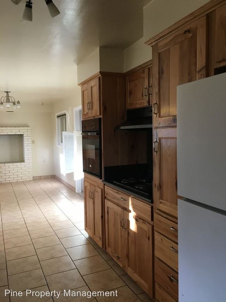 3301 Bardick Rd - Photo 3 of 21