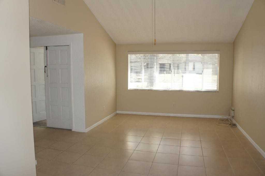 1308 Willow Valley Dr - Photo 2 of 15