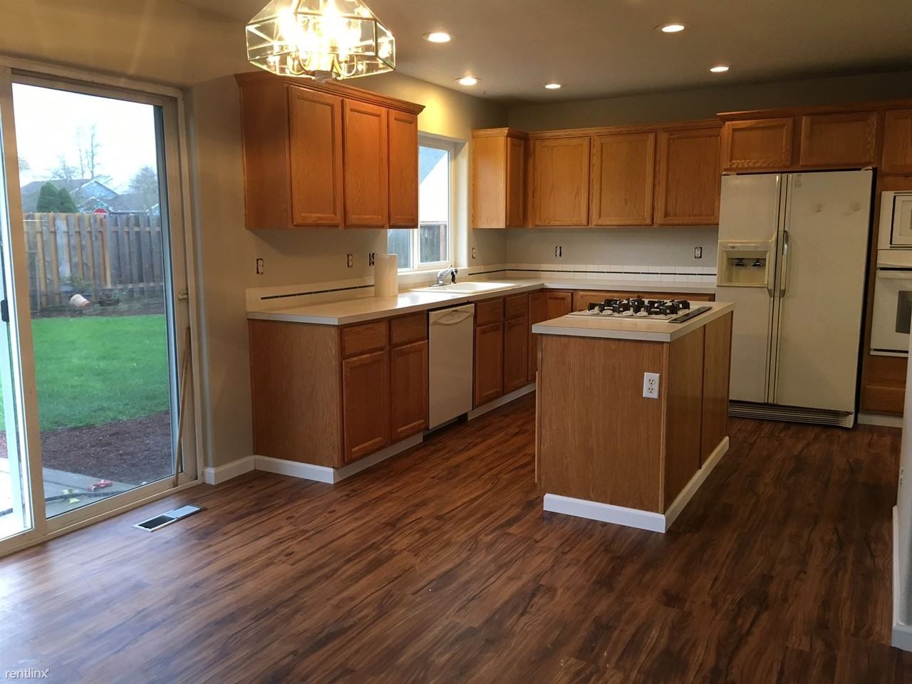 371 SE 9th Ave - Photo 2 of 9