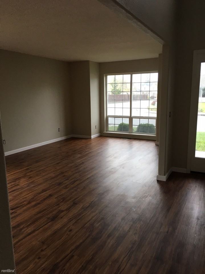 371 SE 9th Ave - Photo 3 of 9