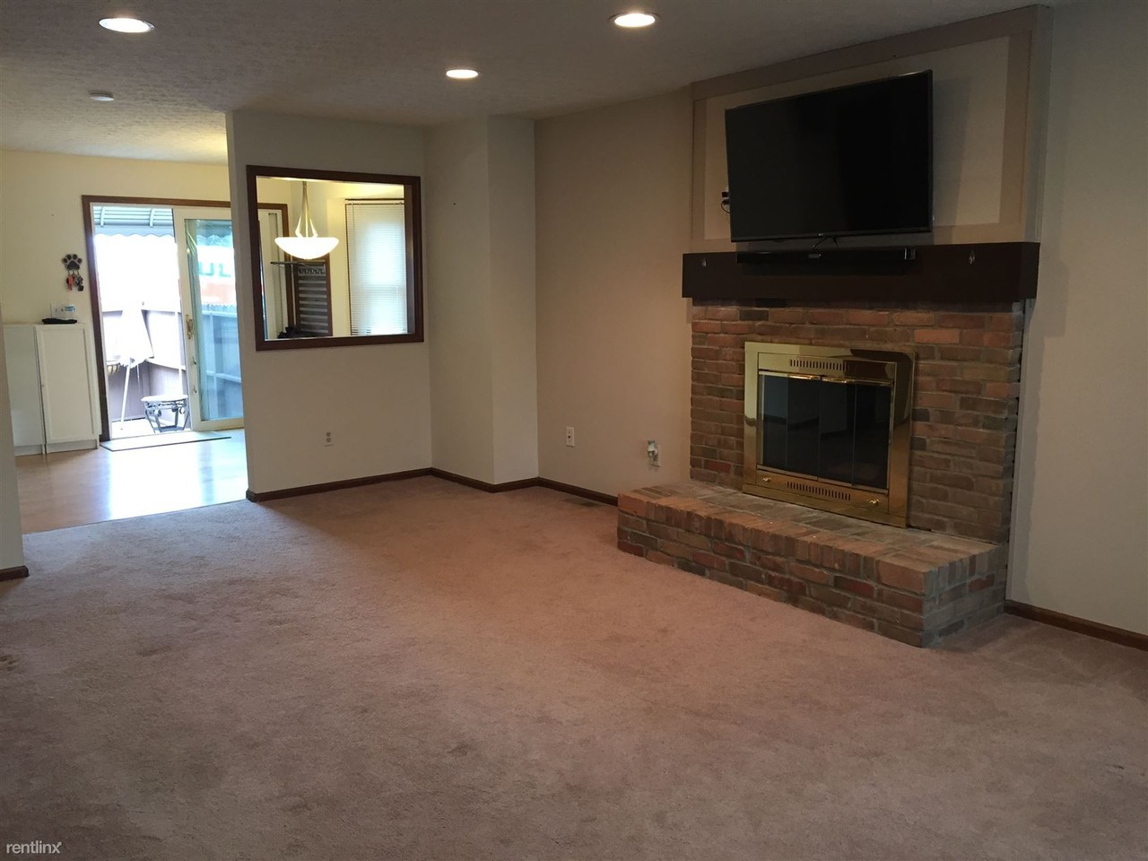 1982 Drury Ln - Photo 3 of 15