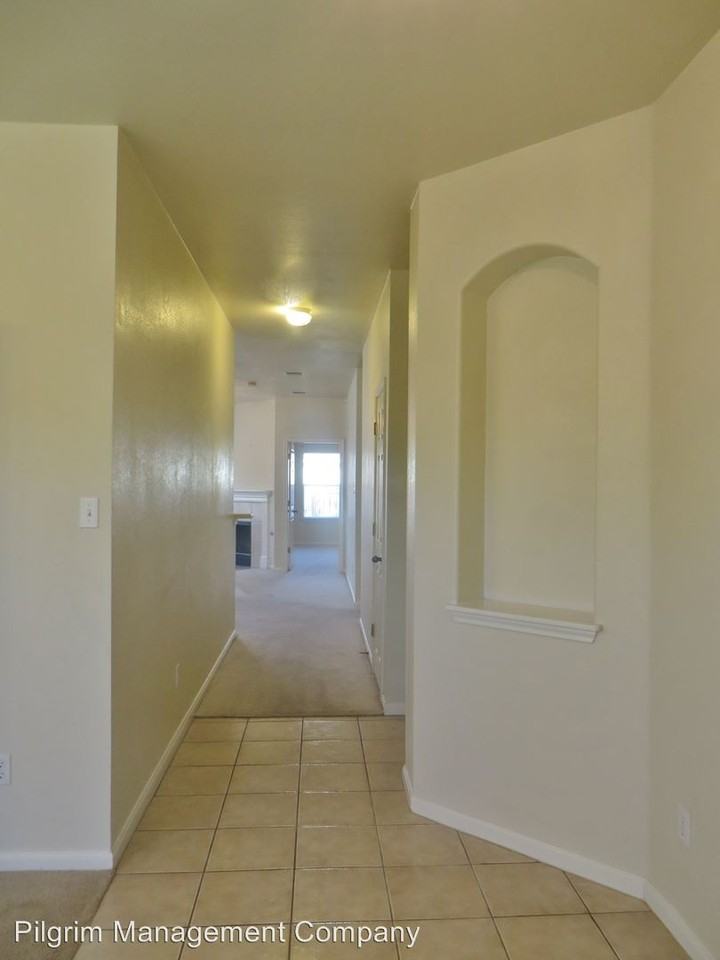 906 Poplar Dr - Photo 3 of 21
