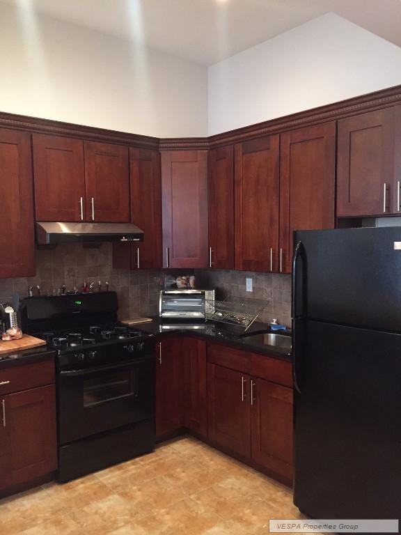 424-484 Henry St #2 - Photo 3 of 7