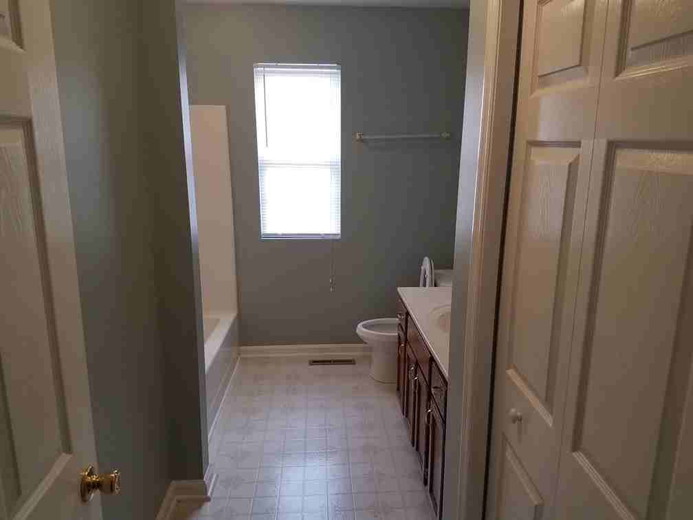 370 Woodview Dr - Photo 2 of 7