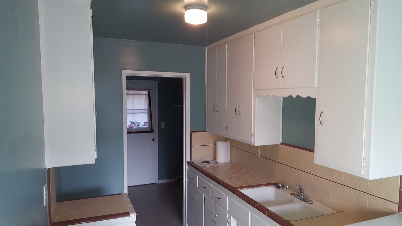 1164 W Olive St - Photo 3 of 14