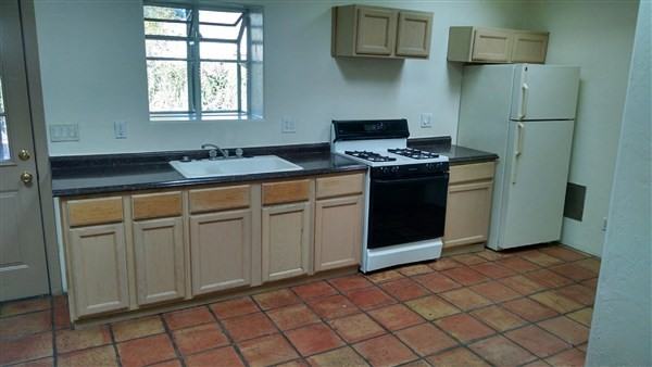 913 E Graybill Dr - Photo 3 of 13