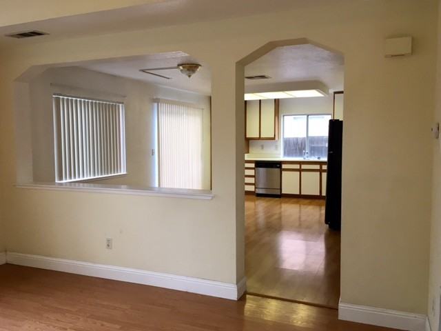 5 Mary Ct - Photo 3 of 16