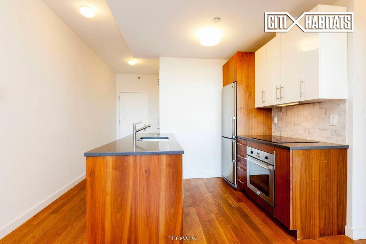 801 Bergen St #306