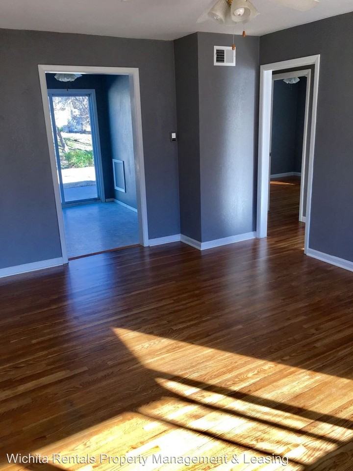 222 Waggoner Ln - Photo 2 of 14