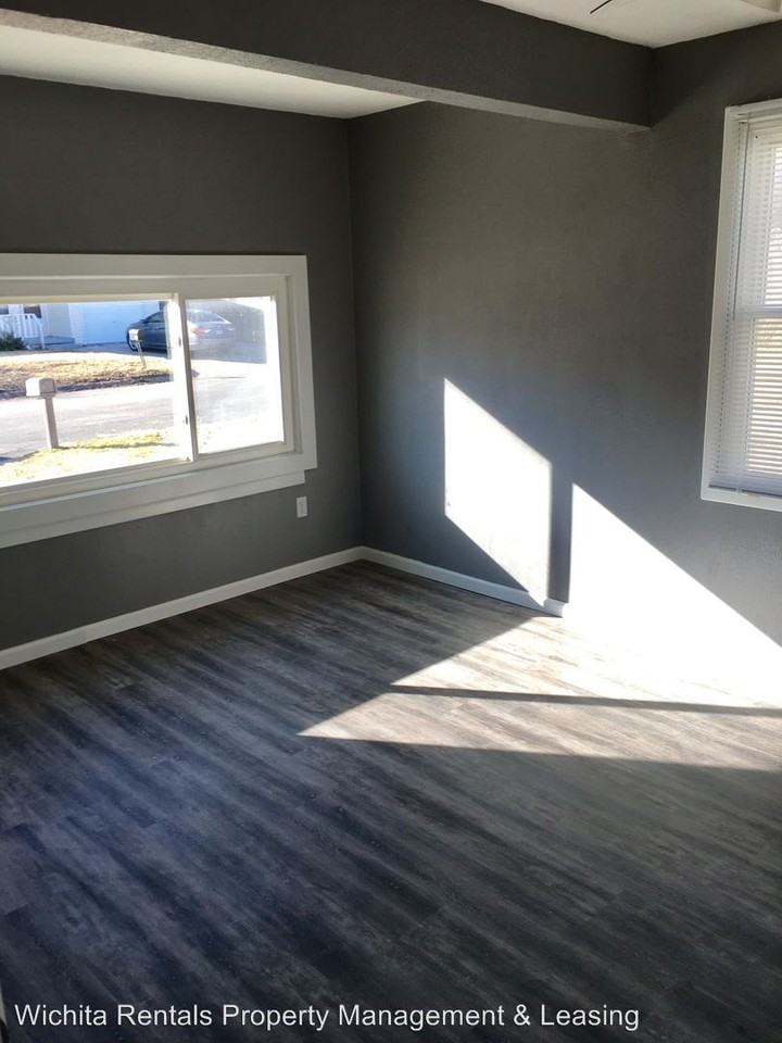 222 Waggoner Ln - Photo 3 of 14