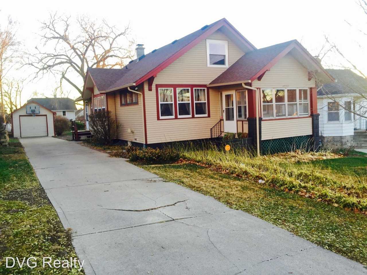 4533 Seward St - Photo 2 of 24