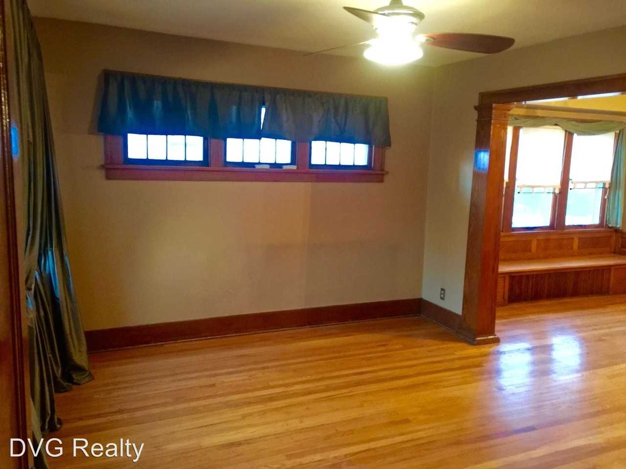 4533 Seward St - Photo 3 of 24