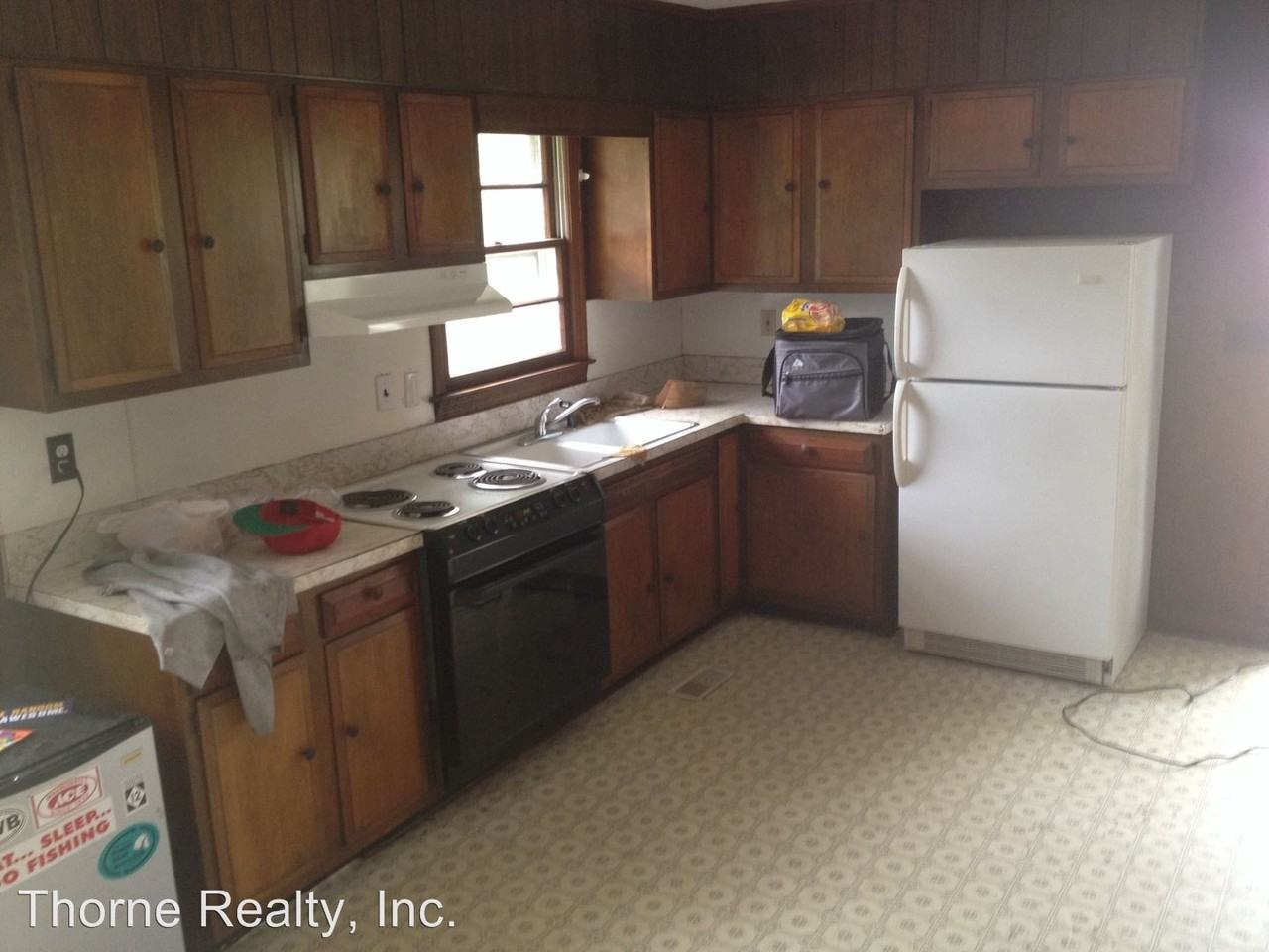 212 N Oak St - Photo 2 of 6