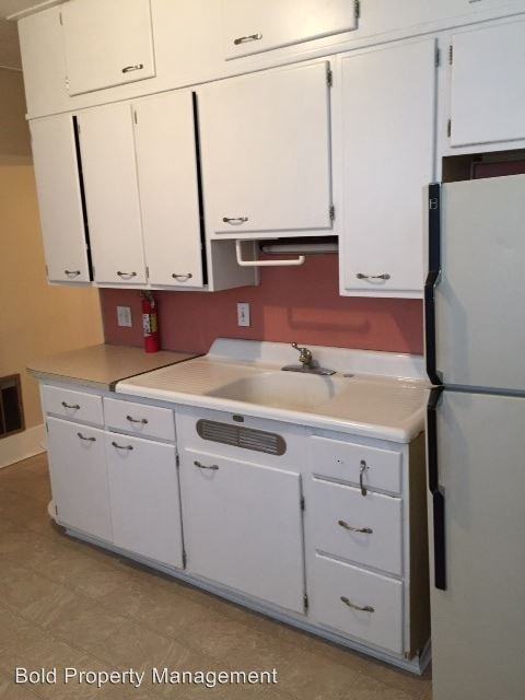 1239 Linden St - Photo 3 of 8