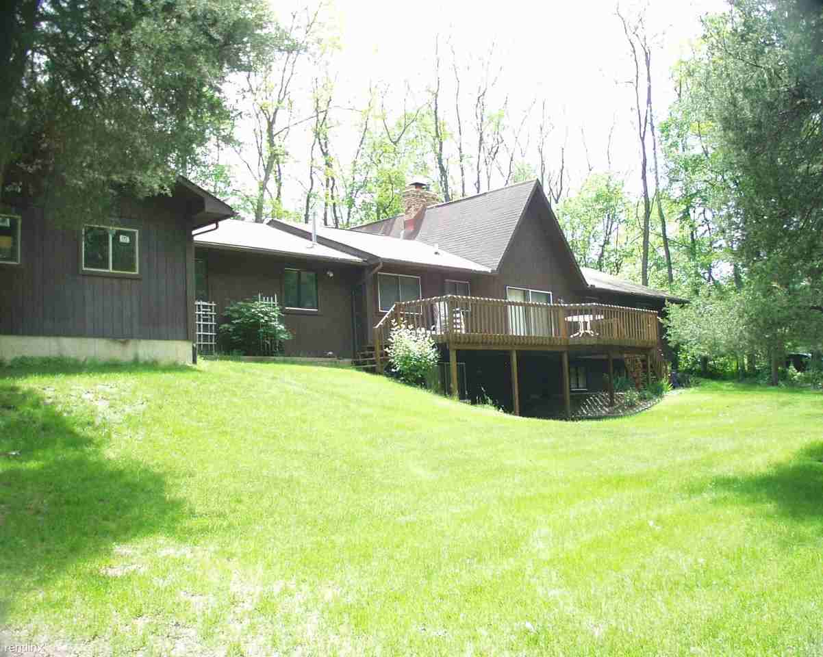 9330-9388 Lake Crest Dr - Photo 2 of 10