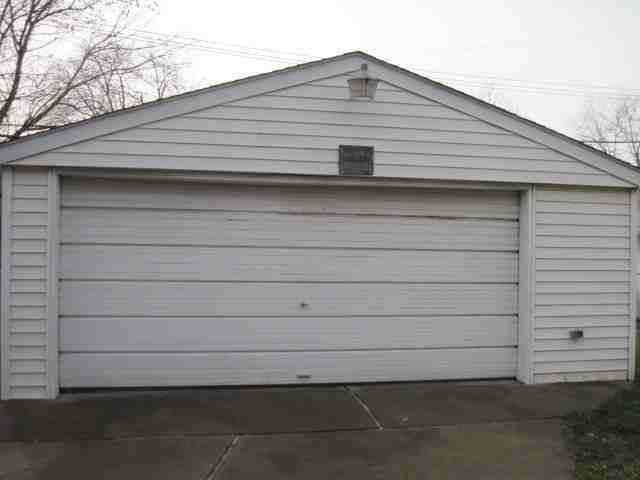 14625 Warwick Ave - Photo 2 of 10