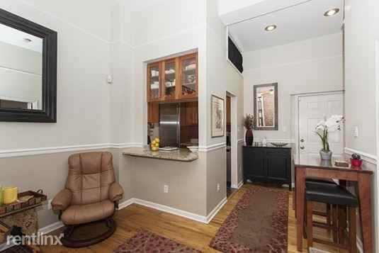 1015 Grand St - Photo 2 of 8