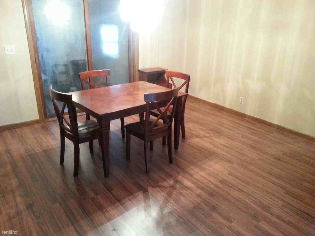 317 SE Kouns St - Photo 2 of 8