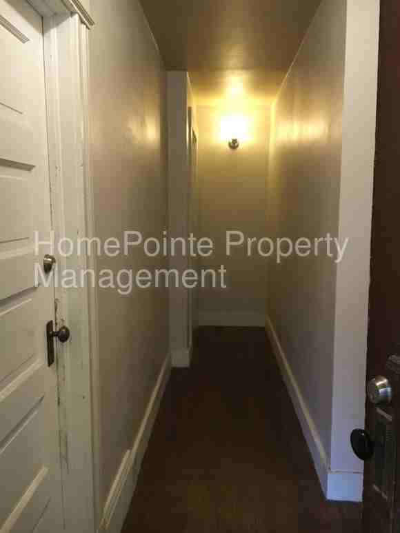 1114 G St - Photo 2 of 10