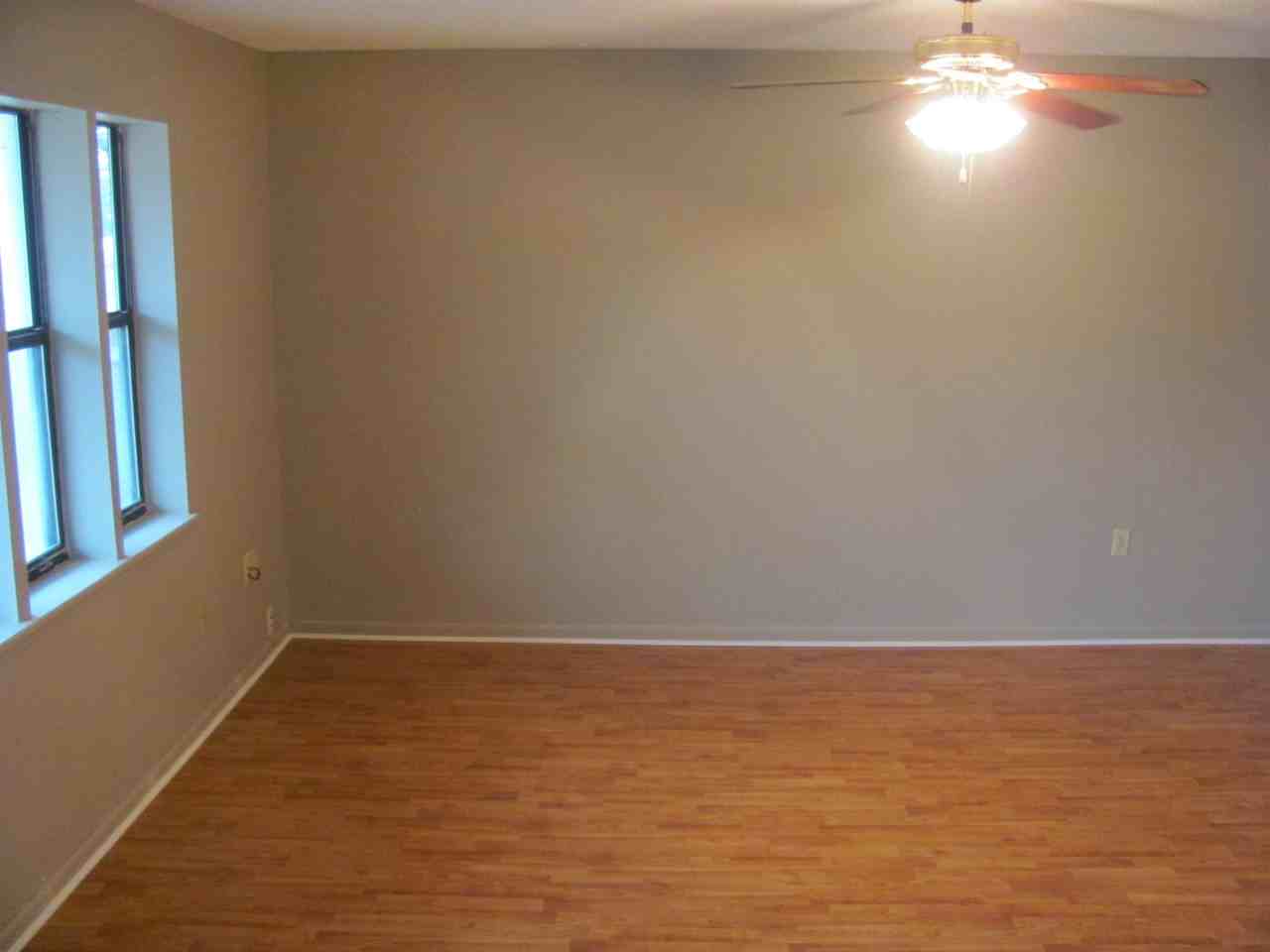 32 Pineview St - Photo 2 of 10