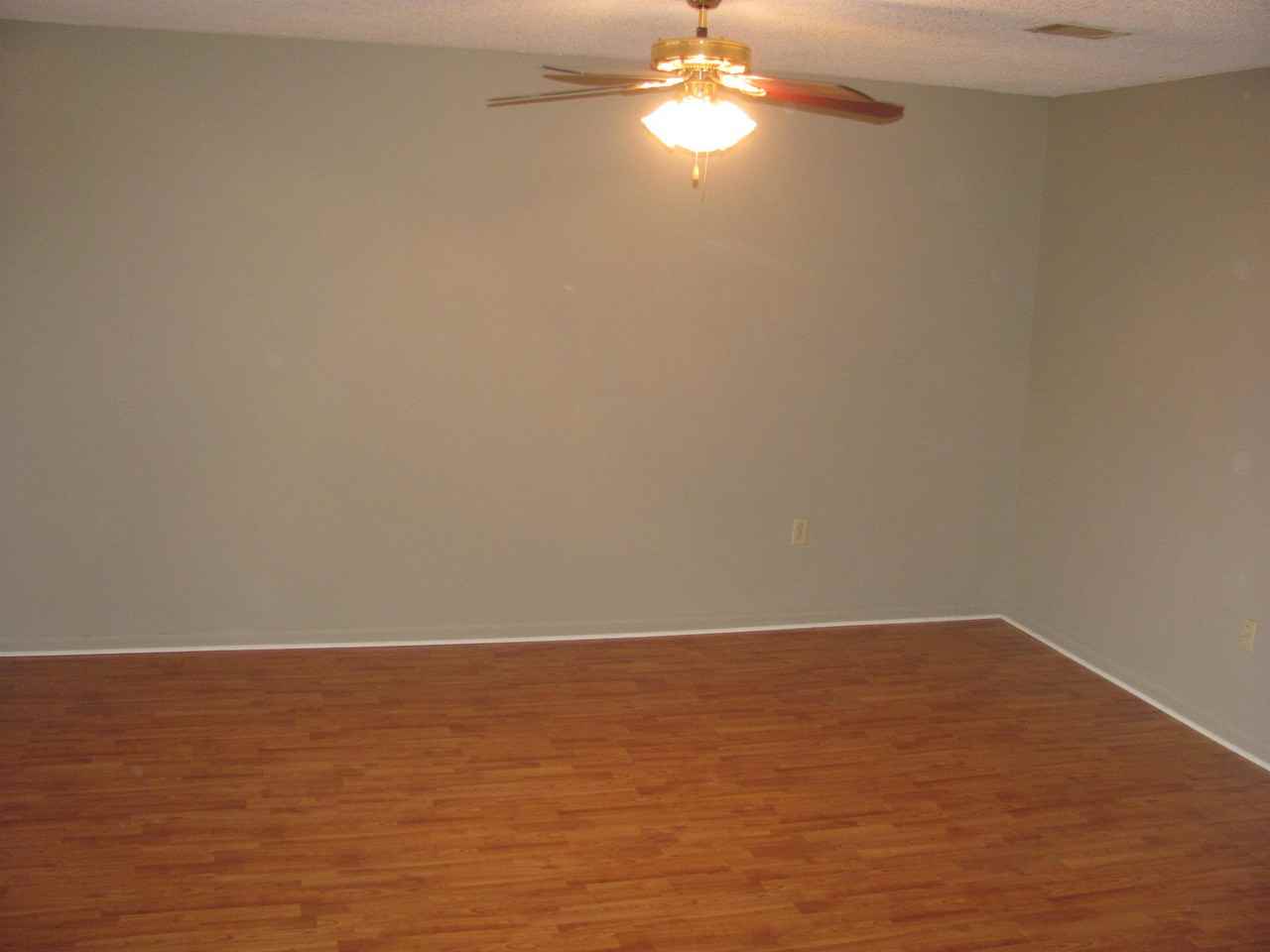 32 Pineview St - Photo 3 of 10