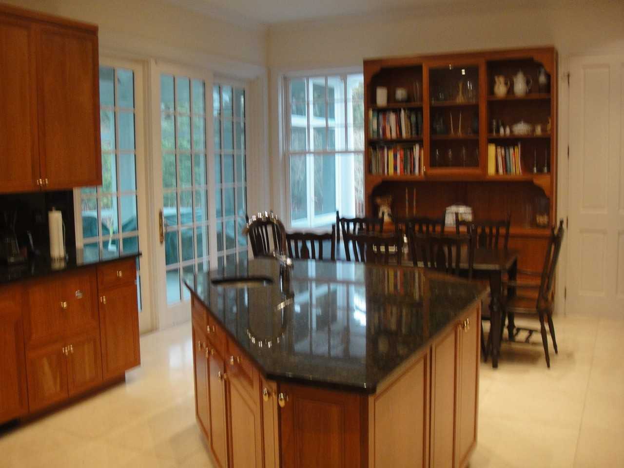 81 Georgica Rd - Photo 3 of 9