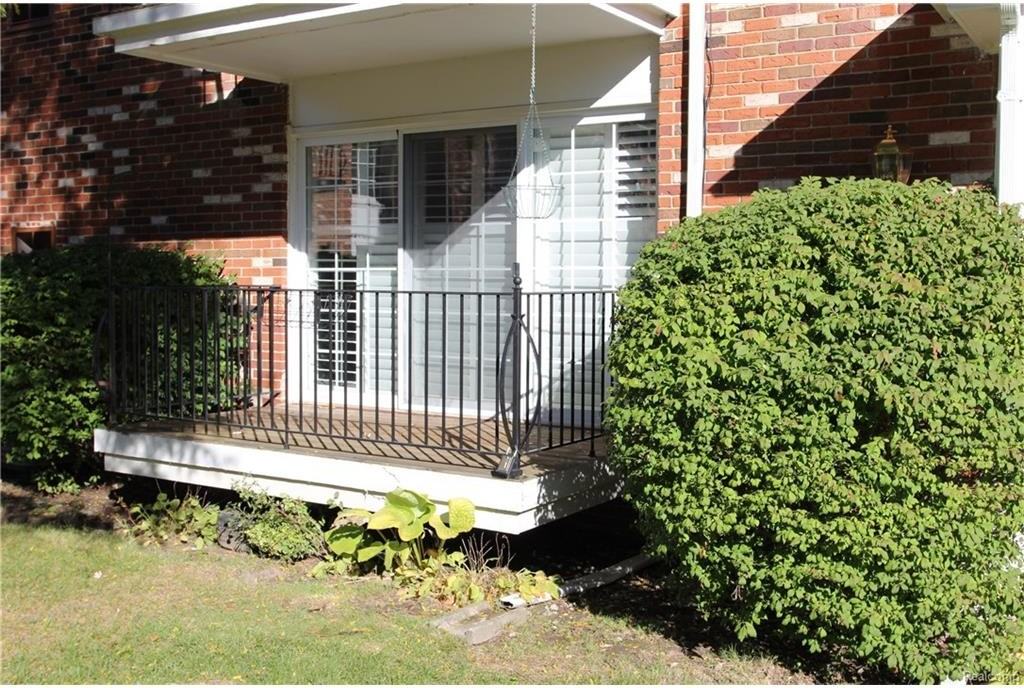 416 Fox Hills Dr S #4 - Photo 2 of 21