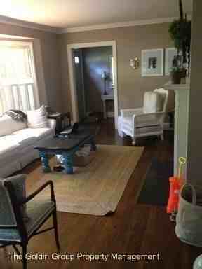 214 Alberta Dr NE - Photo 3 of 17