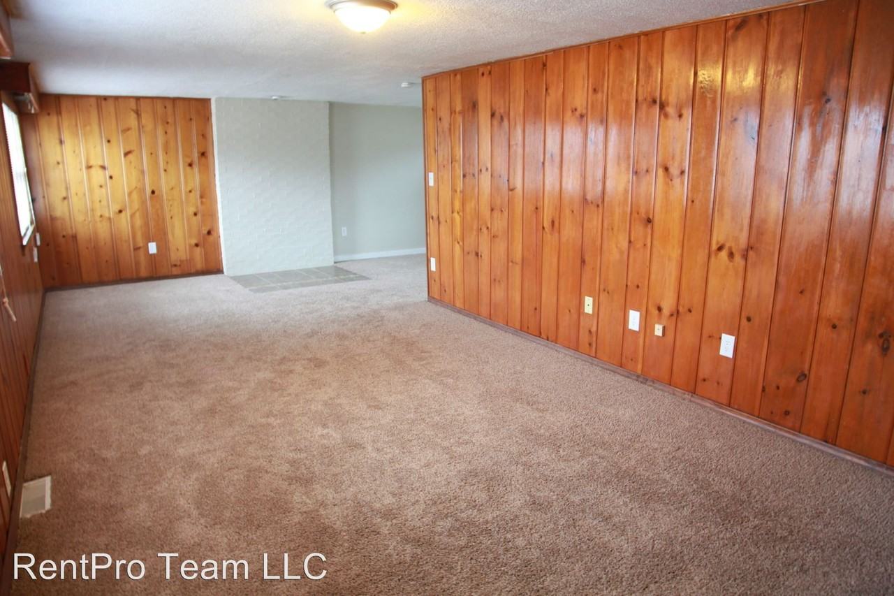 2323 8th St - Photo 2 of 16