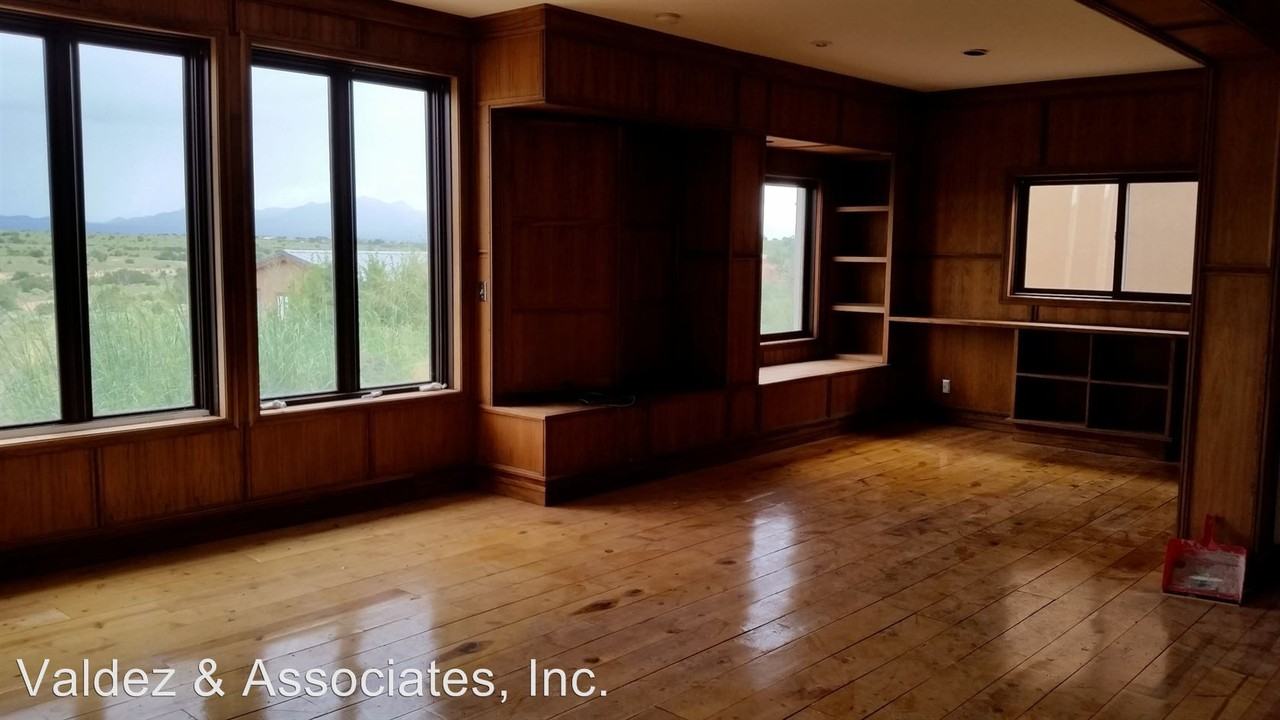 26 Russell Rd - Photo 3 of 13