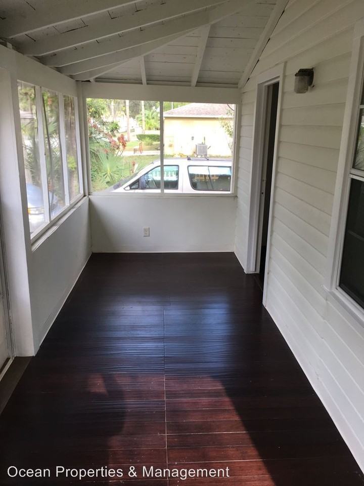 211 N Duss St - Photo 3 of 7