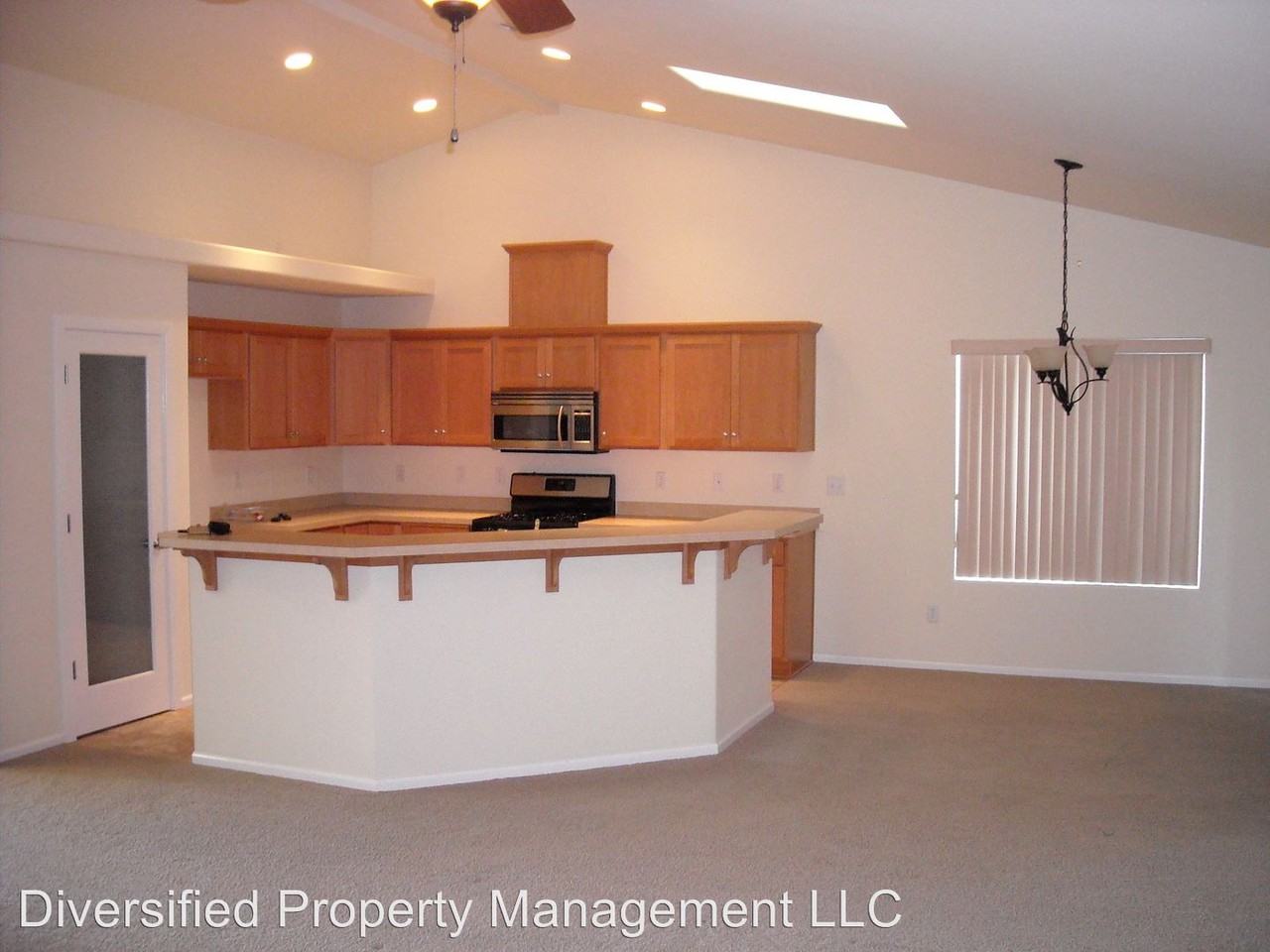 6219 Elena St NE - Photo 2 of 15