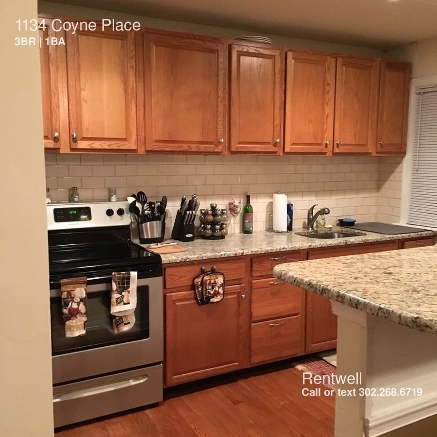 1134 Coyne Pl - Photo 2 of 15