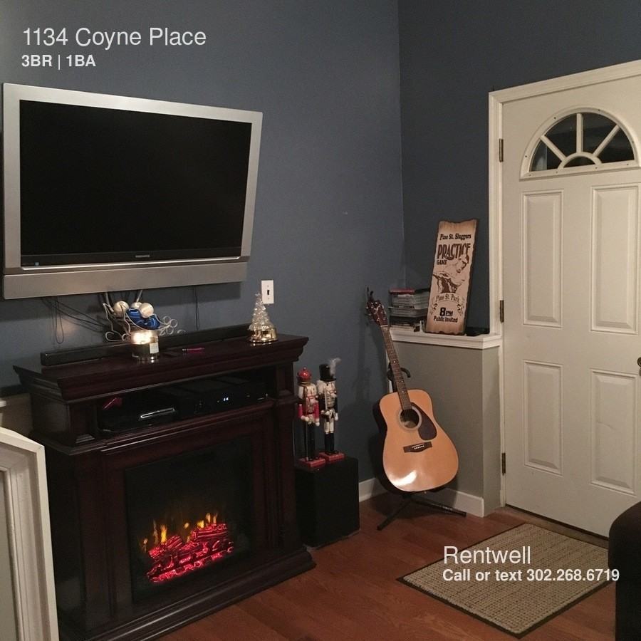 1134 Coyne Pl - Photo 3 of 15