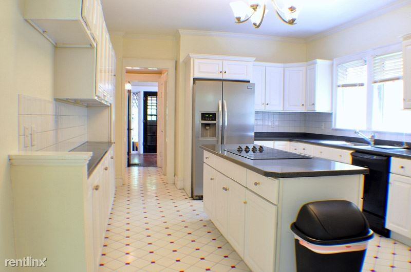 826 Maryland Ave - Photo 3 of 9