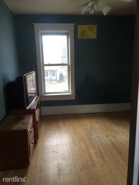 419 N Barstow St - Photo 2 of 9