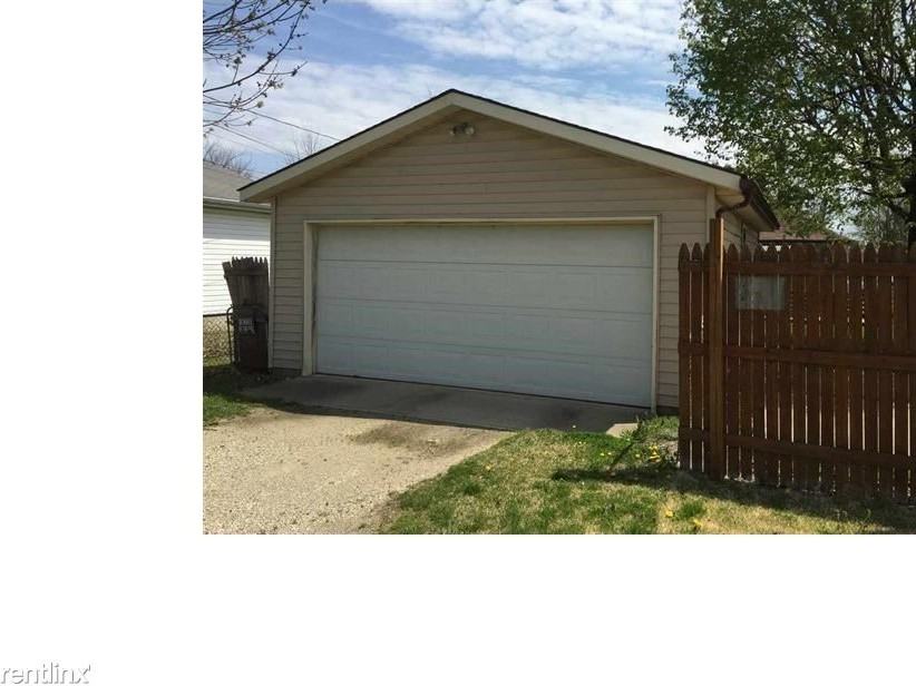1717 Irvin St - Photo 2 of 5