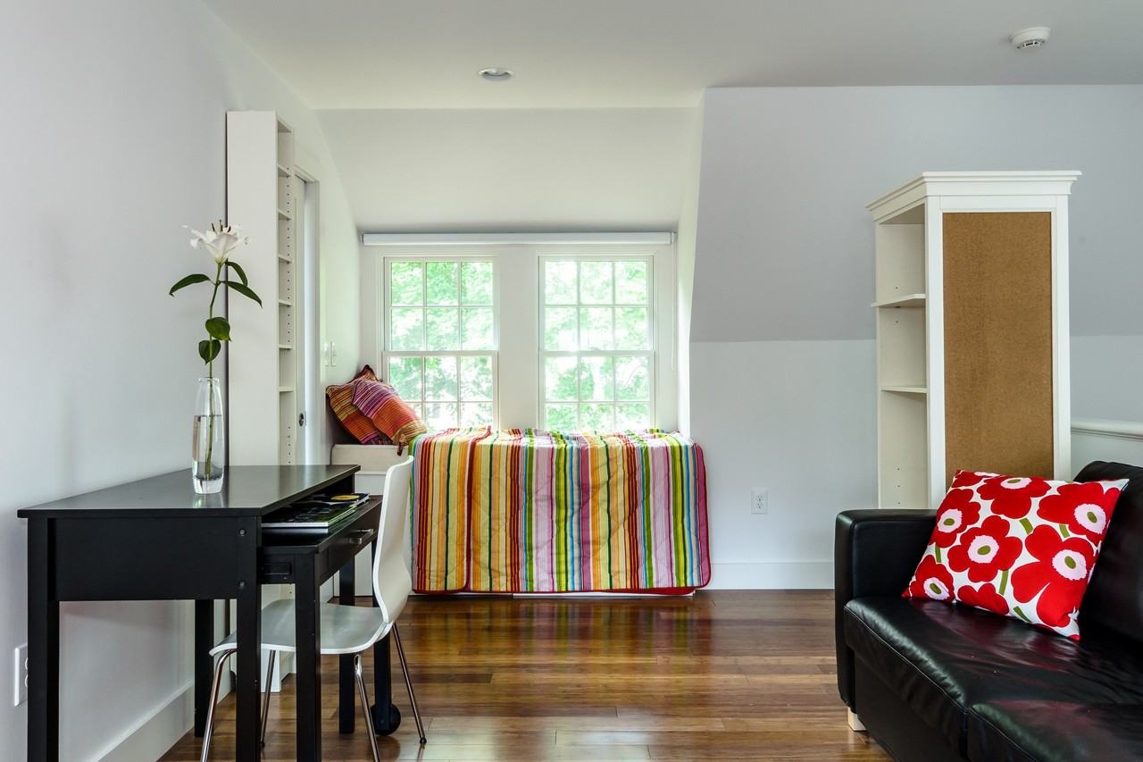 881 Massachusetts Ave - Photo 2 of 7