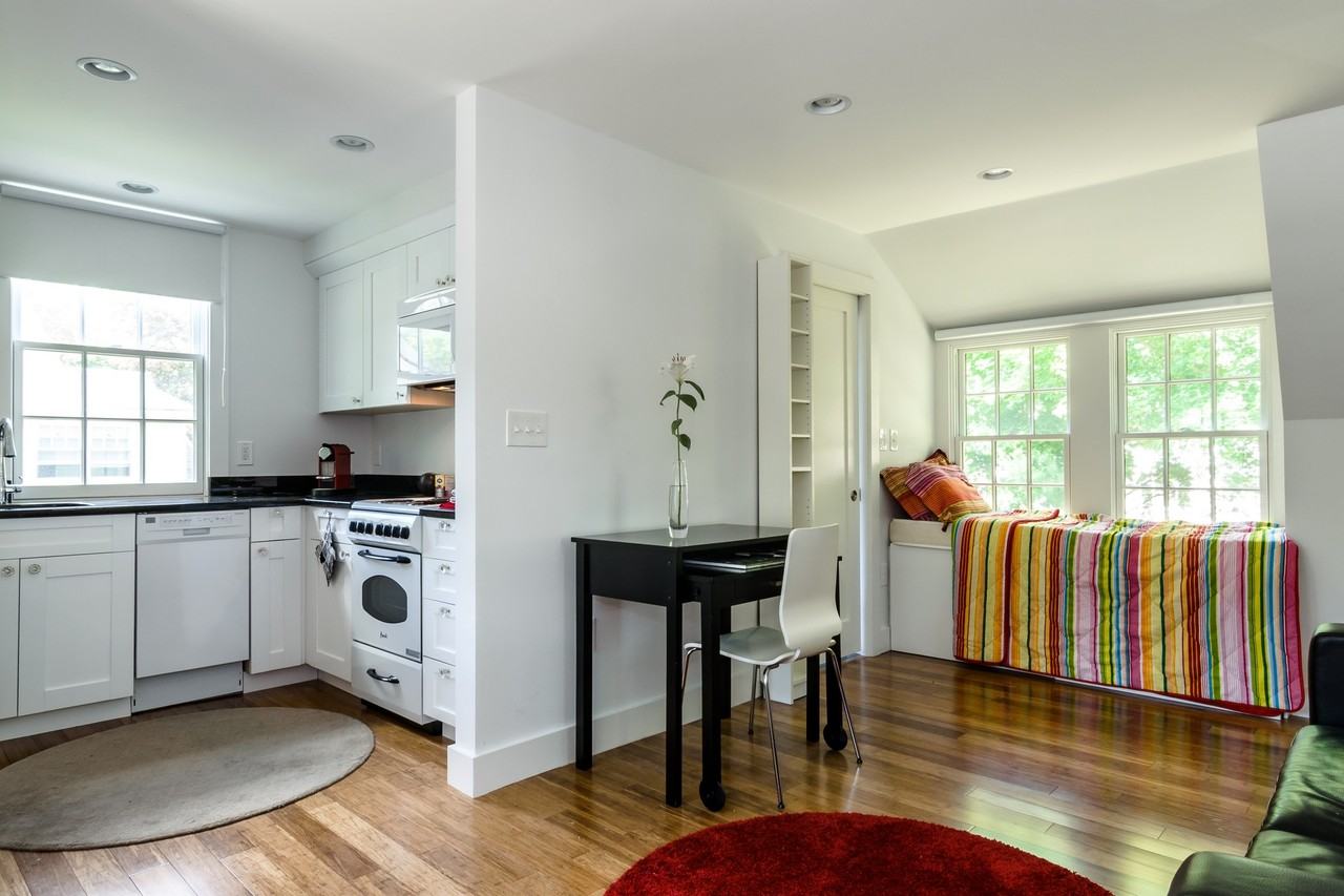 881 Massachusetts Ave - Photo 3 of 7