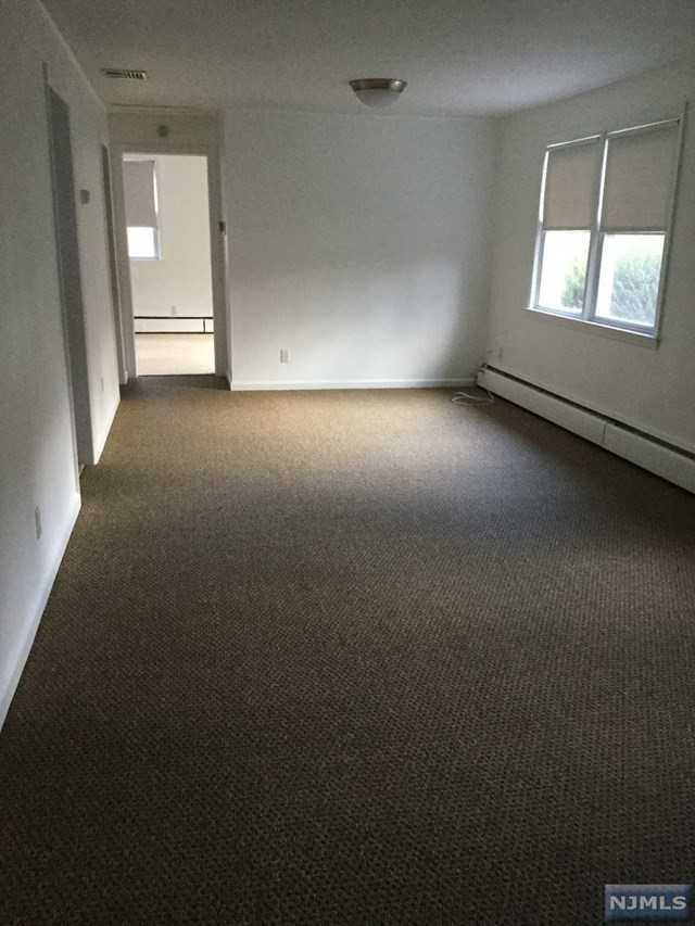 400 Frances Ln - Photo 3 of 10