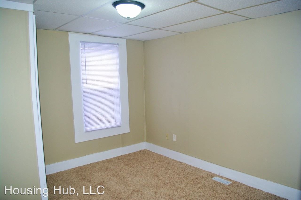 684 Western Ave N - Photo 2 of 12