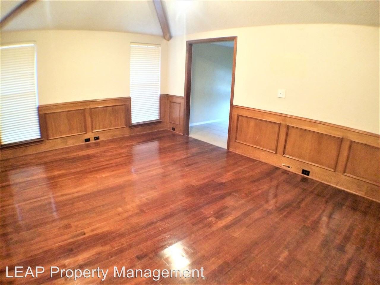 2555 Bluebonnet Dr - Photo 2 of 17