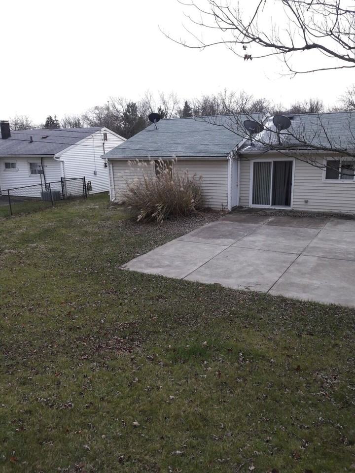 24205 Rugby Ct - Photo 3 of 31