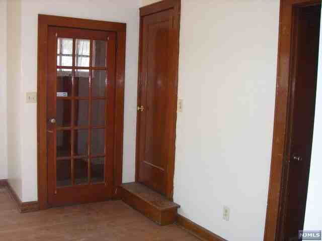150 Washington Ave - Photo 3 of 24