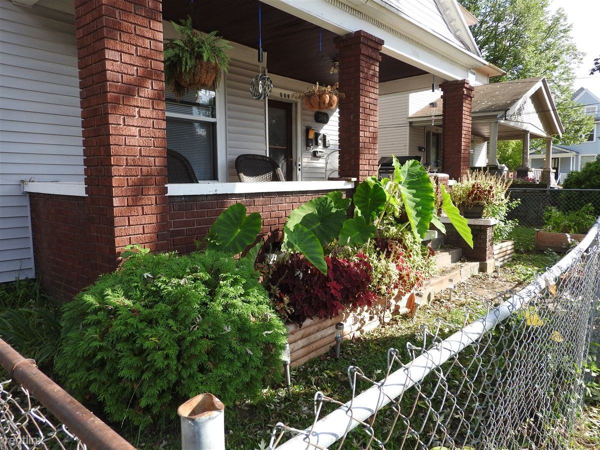 306 Gold Ave NW - Photo 2 of 10