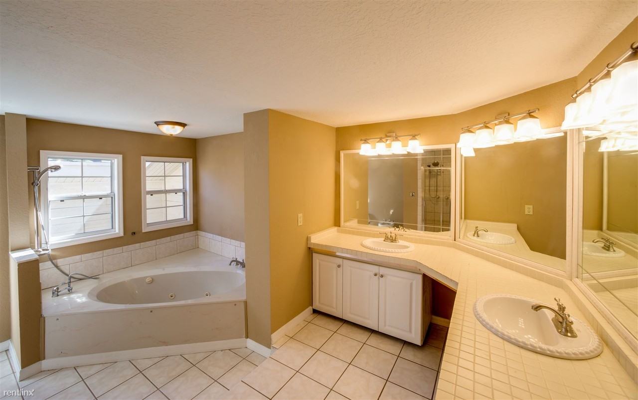 272 Santa Rosa Dr - Photo 3 of 9